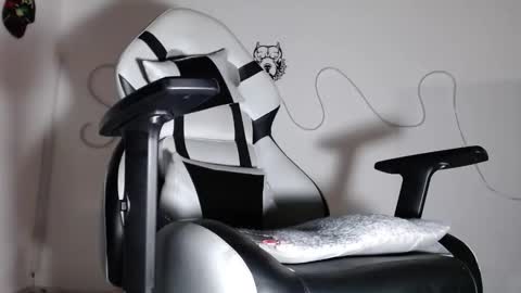 Sebastian online show from October 2025 01:50:02 AM