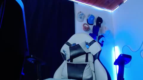 Sebastian online show from December 2025 05:01:02 AM