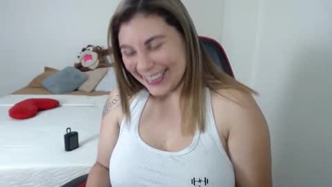 Snapshot of secretdeluxe chatting on April 2026 12:14:01 PM Secret Bella online show from April 2026 12:14:01 PM