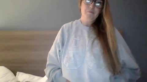 secretskyla online show from October 2025 01:28:01 AM