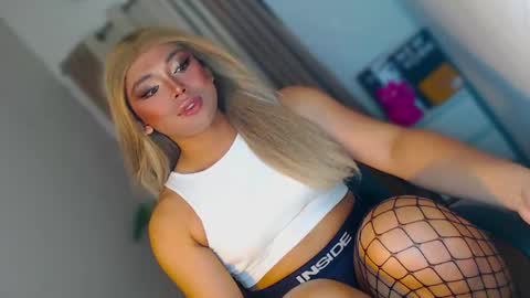 Snapshot of seductivedeluxe69 chatting on May 2026 07:42:02 PM Deluxe online show from May 2026 07:42:02 PM