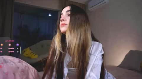 Snapshot of seeeyoubaby chatting on September 2025 04:42:01 PM Slavia online show from September 2025 04:42:01 PM