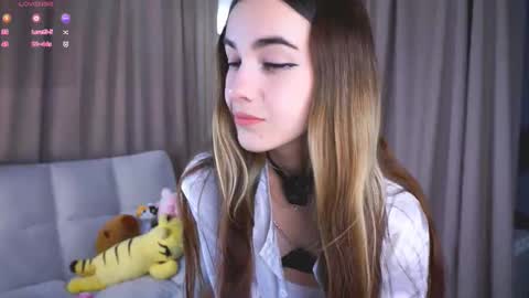 Snapshot of seeeyoubaby chatting on September 2025 04:23:01 PM Slavia online show from September 2025 04:23:01 PM