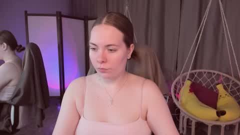 Selena and Leila online show from November 2025 04:29:02 PM