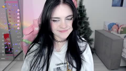 Snapshot of selena___cute chatting on December 2024 08:32:02 AM Selena online show from December 2024 08:32:02 AM