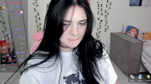 Snapshot of selena___cute chatting on January 2025 08:07:02 AM Selena online show from January 2025 08:07:02 AM