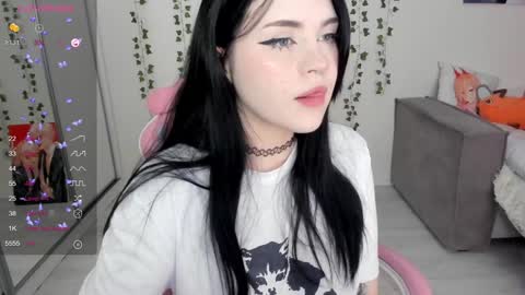 Snapshot of selena___cute chatting on January 2025 05:11:02 AM Selena online show from January 2025 05:11:02 AM