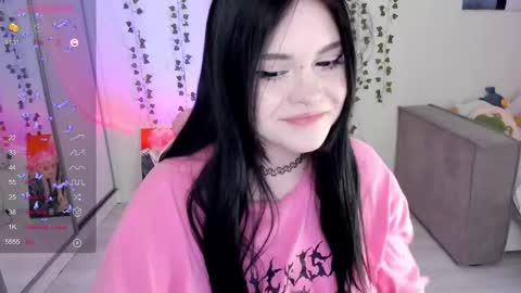 Snapshot of selena___cute chatting on February 2025 05:13:01 AM Selena online show from February 2025 05:13:01 AM