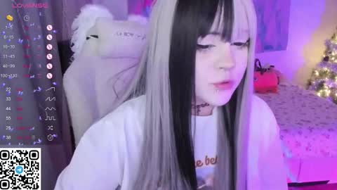 Snapshot of selena___cute chatting on December 2025 07:13:02 AM Selena online show from December 2025 07:13:02 AM