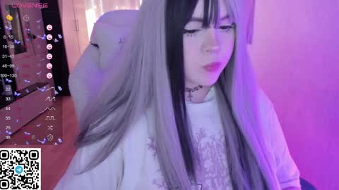 Snapshot of selena___cute chatting on April 2026 07:45:01 AM Selena online show from April 2026 07:45:01 AM