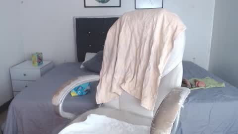 Selena online show from March 2026 04:33:01 PM