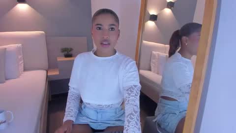 Snapshot of selena_monroy chatting on November 2025 10:51:01 AM Selena online show from November 2025 10:51:01 AM