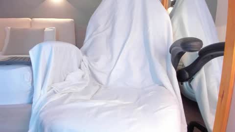 Selena online show from February 2026 09:07:01 PM