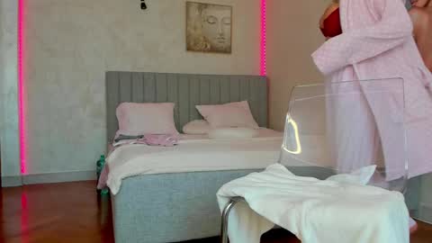 Snapshot of selena_reeves chatting on April 2026 08:04:02 AM Selena online show from April 2026 08:04:02 AM