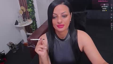 Selene online show from November 2025 05:18:02 AM