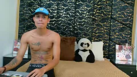 Snapshot of selenaandpeterr chatting on September 2025 07:04:01 PM SelenaANDpeterr online show from September 2025 07:04:01 PM