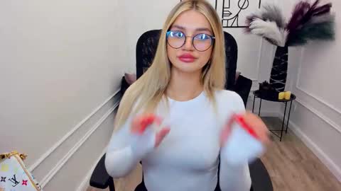 selenaemoore online show from November 2025 03:39:01 AM