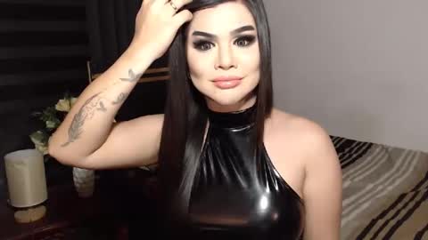 Snapshot of selenashemale chatting on December 2024 01:11:01 AM Selena online show from December 2024 01:11:01 AM