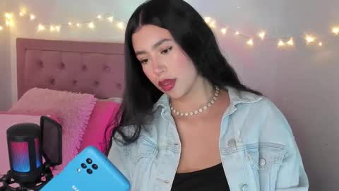 Snapshot of selene_e chatting on December 2025 09:10:02 PM Karol. online show from December 2025 09:10:02 PM