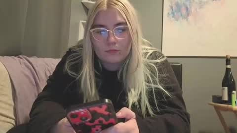 Snapshot of selenebaby chatting on March 2026 01:20:01 AM Selene online show from March 2026 01:20:01 AM