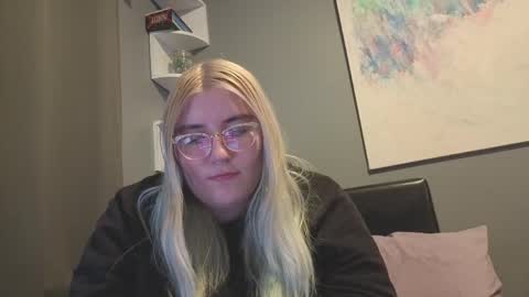 Snapshot of selenebaby chatting on March 2026 10:25:01 PM Selene online show from March 2026 10:25:01 PM