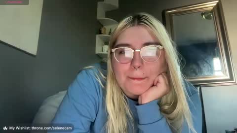 Snapshot of selenebaby chatting on May 2026 10:51:01 PM Selene online show from May 2026 10:51:01 PM