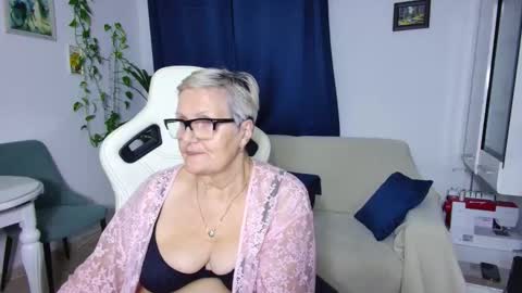 Selenna online show from December 2025 07:53:02 PM