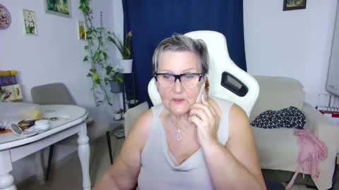 Snapshot of selenna57 chatting on April 2026 04:49:01 PM Selenna online show from April 2026 04:49:01 PM