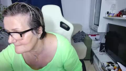 Snapshot of selenna57 chatting on April 2026 05:21:01 PM Selenna online show from April 2026 05:21:01 PM