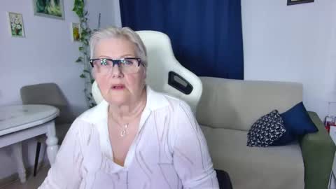 Snapshot of selenna57 chatting on April 2026 05:29:01 PM Selenna online show from April 2026 05:29:01 PM