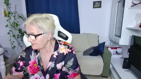 Snapshot of selenna57 chatting on April 2026 05:29:01 PM Selenna online show from April 2026 05:29:01 PM