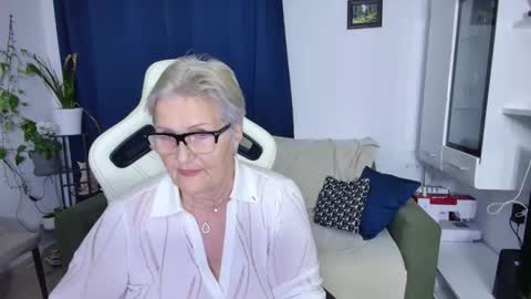 Snapshot of selenna57 chatting on April 2026 04:57:02 PM Selenna online show from April 2026 04:57:02 PM