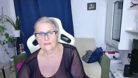 Snapshot of selenna57 chatting on April 2026 05:28:01 PM Selenna online show from April 2026 05:28:01 PM