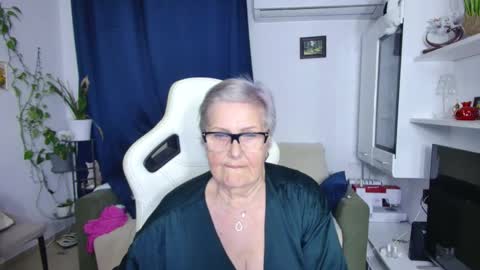 Snapshot of selenna57 chatting on April 2026 07:07:02 PM Selenna online show from April 2026 07:07:02 PM