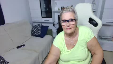 Snapshot of selenna57 chatting on April 2026 05:01:02 PM Selenna online show from April 2026 05:01:02 PM