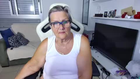 Snapshot of selenna57 chatting on June 2026 05:17:02 PM Selenna online show from June 2026 05:17:02 PM