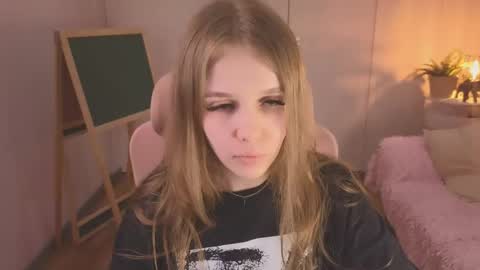 Snapshot of selens_hells_weet chatting on May 2026 02:10:01 PM selens_hells_weet online show from May 2026 02:10:01 PM