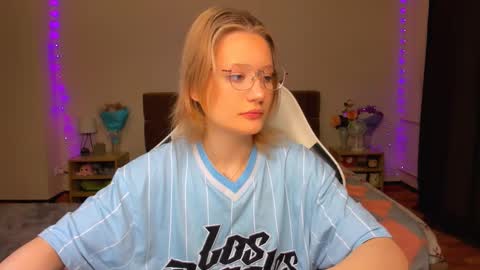 Snapshot of selfharm777 chatting on September 2025 08:53:02 PM Simon and Alice online show from September 2025 08:53:02 PM