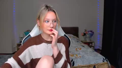 Snapshot of selfharm777 chatting on October 2025 08:42:01 PM Simon and Alice online show from October 2025 08:42:01 PM