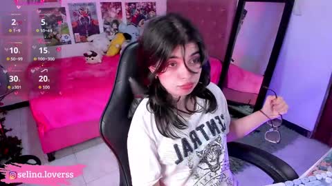 Snapshot of selina_lovers_ chatting on April 2026 03:21:01 AM Selina online show from April 2026 03:21:01 AM