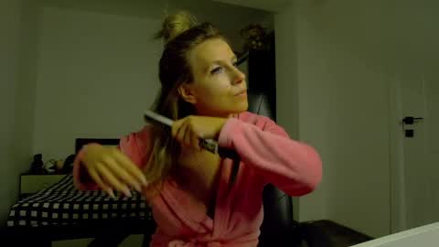 Snapshot of sellena_angel chatting on April 2026 06:38:01 PM sellena_angel online show from April 2026 06:38:01 PM
