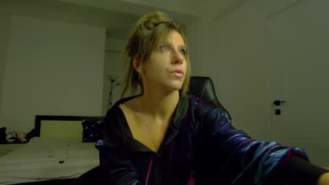 Snapshot of sellena_angels chatting on April 2026 04:10:02 PM sellena_angels online show from April 2026 04:10:02 PM