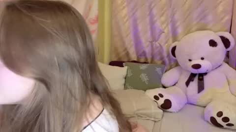 Snapshot of sellyahouston chatting on November 2025 09:08:01 PM Sellya online show from November 2025 09:08:01 PM