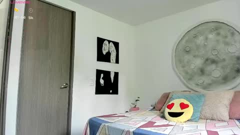 Snapshot of selyn_ chatting on April 2026 01:06:02 PM Selyn online show from April 2026 01:06:02 PM