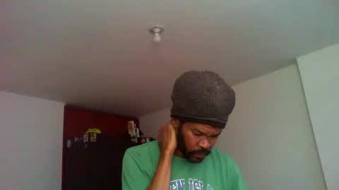 Snapshot of semental24cm chatting on November 2025 06:51:01 PM semental24cm online show from November 2025 06:51:01 PM