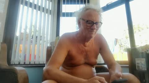 Snapshot of seniorfuntime1556 chatting on June 2026 08:24:01 AM Summiteer online show from June 2026 08:24:01 AM
