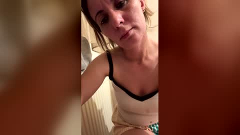 Snapshot of sennya_hayes chatting on April 2026 06:27:01 PM Sennya online show from April 2026 06:27:01 PM