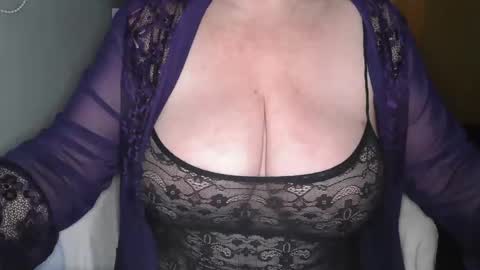 Snapshot of sensual_cris chatting on January 2025 06:45:02 PM CRIS  online show from January 2025 06:45:02 PM