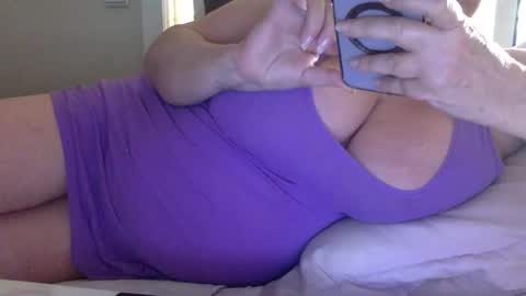 Snapshot of sensual_cris chatting on October 2025 06:33:01 AM CRIS  online show from October 2025 06:33:01 AM