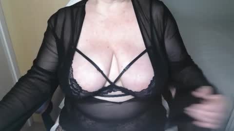 Snapshot of sensual_cris chatting on November 2025 12:24:01 AM CRIS online show from November 2025 12:24:01 AM